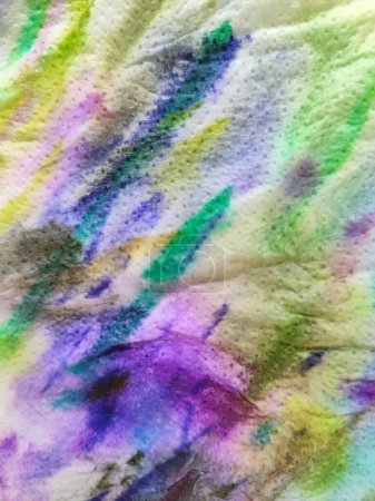 Téléchargez les photos : Aquarelle abstraite peint à la main fond. Teinture multicolore de peinture sur une serviette blanche. - en image libre de droit
