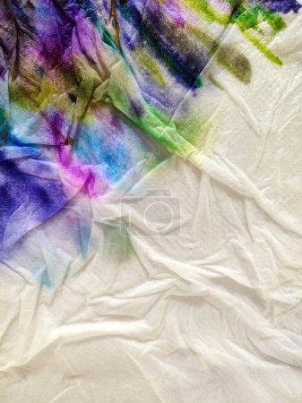 Téléchargez les photos : Aquarelle abstraite peint à la main fond. Teinture multicolore de peinture sur une serviette blanche. Espace de copie - en image libre de droit
