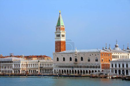 Foto de Palacio Ducal y Campanile di San Marco en Venecia, Italia - Imagen libre de derechos