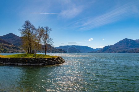 Foto de Una vista del Lago de Como, fotografiado desde Dervio, en el lado Lecco del lago - Imagen libre de derechos
