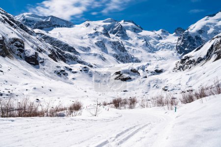 Vue rapprochée du glacier Morteratsch en hiver, Engadin, Suisse.