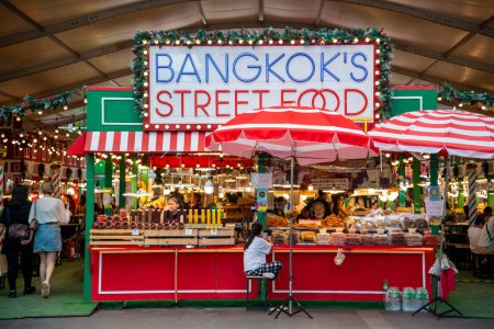 Photo for A Street Food market in the area of Pratunam in the city of Bangkok in Thailand.    Thailand, Bangkok, December, 2022 - Royalty Free Image