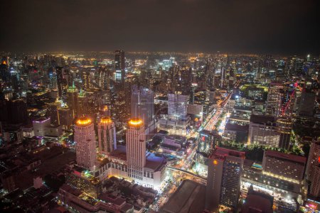 Téléchargez les photos : La vue et Skyline de la ville de Bangkok du point de vue de la tour Baiyoke Sky Hôtel à Bangkok en Thaïlande. Thaïlande, Bangkok, décembre 2022 - en image libre de droit
