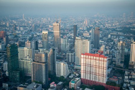 Téléchargez les photos : La vue et Skyline de la ville de Bangkok du point de vue de la tour Baiyoke Sky Hôtel à Bangkok en Thaïlande. Thaïlande, Bangkok, décembre 2022 - en image libre de droit