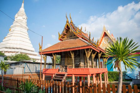 Foto de El Wat Apson Sawan Worawihan o Wat Apson Sawan en Thonburi en la ciudad de Bangkok en Tailandia. Tailandia, Bangkok, diciembre de 2022 - Imagen libre de derechos