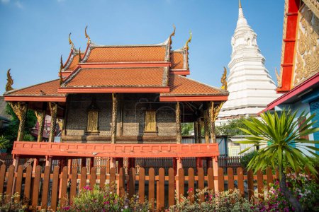 Foto de El Wat Apson Sawan Worawihan o Wat Apson Sawan en Thonburi en la ciudad de Bangkok en Tailandia. Tailandia, Bangkok, diciembre de 2022 - Imagen libre de derechos