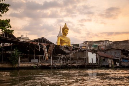 Photo for The Big Budda Dhammakaya Thep Mongkol Buddha of the Paknam Bhasicharoen Temple in Thonburi in the city of Bangkok in Thailand.    Thailand, Bangkok, December, 2022 - Royalty Free Image