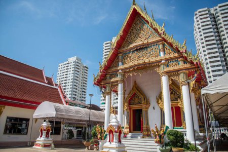 Photo for The Wat Sri Boonrueng at the Klong Saen Saeb River in Bang Kapi in the city of Bangkok in Thailand.    Thailand, Bangkok, December, 2022 - Royalty Free Image