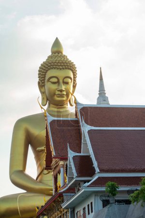 Photo for The Big Budda Dhammakaya Thep Mongkol Buddha of the Paknam Bhasicharoen Temple in Thonburi in the city of Bangkok in Thailand.    Thailand, Bangkok, December, 2022 - Royalty Free Image
