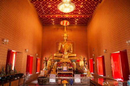 Foto de The Buddha at the Wat Thong Khung in the Town of Amphawa in the Province of Samut Songkhram in Thailand,  Thailand, Amphawa, November, 2022 - Imagen libre de derechos
