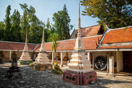 Foto de The Wat Bang Khae Yai in the Town of Amphawa in the Province of Samut Songkhram in Thailand,  Thailand, Amphawa, November, 2022 - Imagen libre de derechos