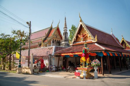 Téléchargez les photos : Le Wat Bang Khae Yai dans la ville d'Amphawa dans la province de Samut Songkhram en Thaïlande, Thaïlande, Amphawa, novembre 2022 - en image libre de droit