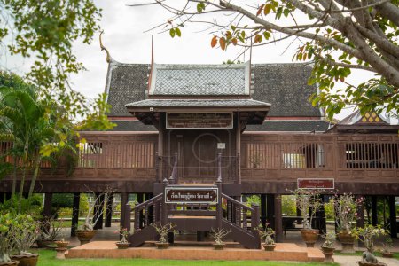 Foto de El Pabellón Rey Rama 2 en el Parque Conmemorativo Rey Rama II en la ciudad de Amphawa en la provincia de Samut Songkhram en Tailandia, Tailandia, Amphawa, noviembre, - Imagen libre de derechos