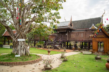 Foto de El Pabellón Rey Rama 2 en el Parque Conmemorativo Rey Rama II en la ciudad de Amphawa en la provincia de Samut Songkhram en Tailandia, Tailandia, Amphawa, noviembre, - Imagen libre de derechos