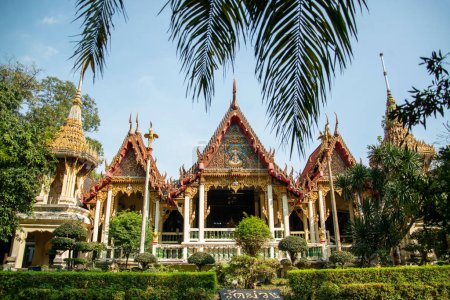 Téléchargez les photos : Le centre d'études Wat Muang Mon près de la ville de Ratchaburi dans la province de Ratchaburi en Thaïlande, Thaïlande, Ratchaburi, novembre 2022 - en image libre de droit