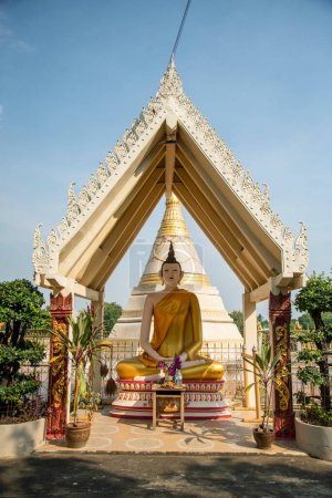 Foto de A Buddha at the Wat Muang Mon Study centre near the City of Ratchaburi in the Province of Ratchaburi in Thailand,  Thailand, Ratchaburi, November, 2022 - Imagen libre de derechos