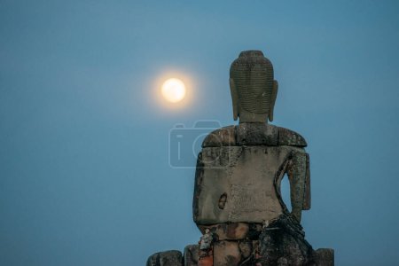Photo for A Stupa at the Wat Chai Watthanaram by full moon in the City Ayutthaya in the Province of Ayutthaya in Thailand,  Thailand, Ayutthaya, November, 2022 - Royalty Free Image