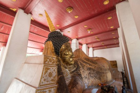 Photo for The reclining Buddha at the Wat Phanom Yong the City Ayutthaya in the Province of Ayutthaya in Thailand,  Thailand, Ayutthaya, November, 2022 - Royalty Free Image