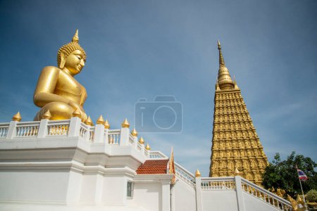 Téléchargez les photos : The Wat Phai Lom in the Village of Bang an in the Province of Ayutthaya in Thailand,  Thailand, Ayutthaya, November, 2022 - en image libre de droit