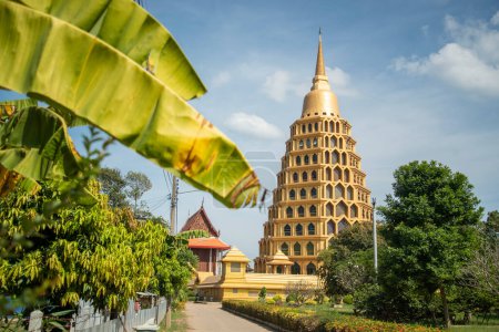 Téléchargez les photos : The Wat Tha It Ang Thong in the City of Ang Thong in the Province of Ang Thong in Thailand,  Thailand, Ang Thong, November, 2022 - en image libre de droit