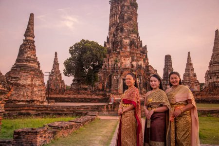 Photo for A traditional dress women on the Loy Krathong Festival at the Wat Chai Watthanaram in the City Ayutthaya in the Province of Ayutthaya in Thailand,  Thailand, Ayutthaya, November, 2022 - Royalty Free Image