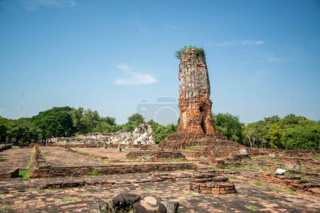 Photo for A Temple Stupa at the Wat Lokayasutharam in the City Ayutthaya in the Province of Ayutthaya in Thailand,  Thailand, Ayutthaya, November, 2022 - Royalty Free Image