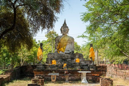Foto de The ruins of  Wat Warapho or wat Wang Rakhang in the City Ayutthaya in the Province of Ayutthaya in Thailand,  Thailand, Ayutthaya, November, 2022 - Imagen libre de derechos