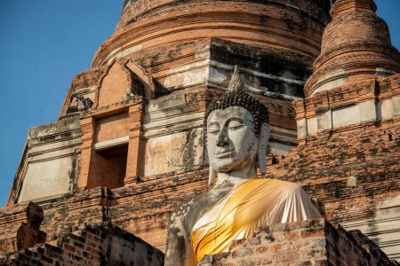 Téléchargez les photos : A Buddha at the Wat Yai Chai Mongkon in the City Ayutthaya in the Province of Ayutthaya in Thailand,  Thailand, Ayutthaya, November, 2022 - en image libre de droit