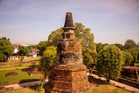 Téléchargez les photos : The Temple Ruins of the Wat Ratchaburana in the City Ayutthaya in the Province of Ayutthaya in Thailand,  Thailand, Ayutthaya, November, 2022 - en image libre de droit