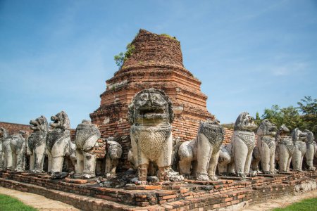 Téléchargez les photos : The Temple Ruins of the Wat Thammikarat the City Ayutthaya in the Province of Ayutthaya in Thailand,  Thailand, Ayutthaya, November, 2022 - en image libre de droit