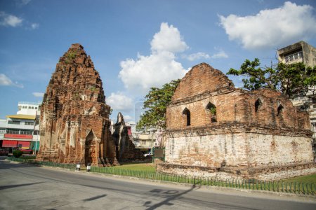 Photo for The ruins of the Wat Prang Khaek Temple the City of Lopburi in the Province of Lopburi in Thailand,  Thailand, Lopburi, November, 2022 - Royalty Free Image