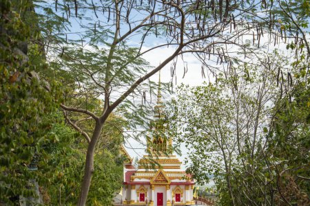 Foto de The Wat Suwan Khiri Pidok near the City of Lopburi in the Province of Lopburi in Thailand,  Thailand, Lopburi, November, 2022 - Imagen libre de derechos
