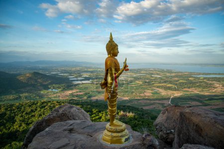 Téléchargez les photos : The view from the Khao Phraya Doen Thong Viewpoint with the Pasak Jolasid Dam near the City of Lopburi in the Province of Lopburi in Thailand,  Thailand, Lopburi, November, 2022 - en image libre de droit