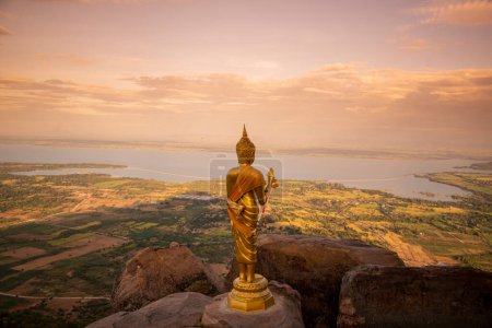 Téléchargez les photos : The view from the Khao Phraya Doen Thong Viewpoint with the Pasak Jolasid Dam near the City of Lopburi in the Province of Lopburi in Thailand,  Thailand, Lopburi, November, 2022 - en image libre de droit