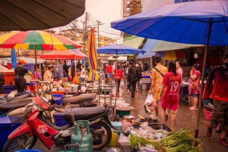 Photo for A Market street in the City of Si Racha in the Province of Chonburi in Thailand,  Thailand, Siracha, November, 2022 - Royalty Free Image