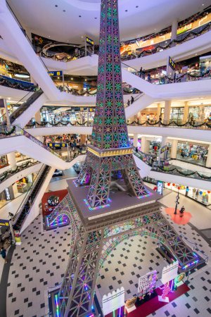 Foto de Inside the Shopping Mall Terminal 21 in the city of Pattaya in the Province of Chonburi in Thailand,  Thailand, Pattaya, November, 2022 - Imagen libre de derechos