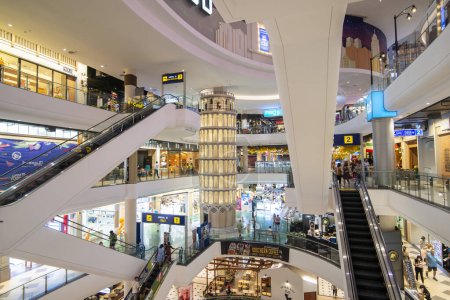 Foto de Inside the Shopping Mall Terminal 21 in the city of Pattaya in the Province of Chonburi in Thailand,  Thailand, Pattaya, November, 2022 - Imagen libre de derechos
