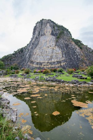 Téléchargez les photos : The Buddha mountain or Khao Chi Chan at the Town of Na Chom Thian near the city of Pattaya in the Province of Chonburi in Thailand,  Thailand, Pattaya, November, 2022 - en image libre de droit