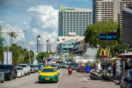 Foto de The Beachroad in the city of Pattaya in the Province of Chonburi in Thailand,  Thailand, Pattaya, November, 2022 - Imagen libre de derechos