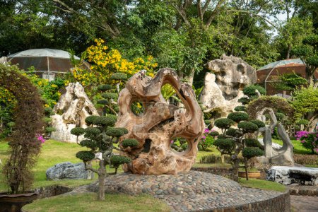 Foto de The Million Years Stone Park near the city of Pattaya in the Province of Chonburi in Thailand,  Thailand, Pattaya, November, 2022 - Imagen libre de derechos