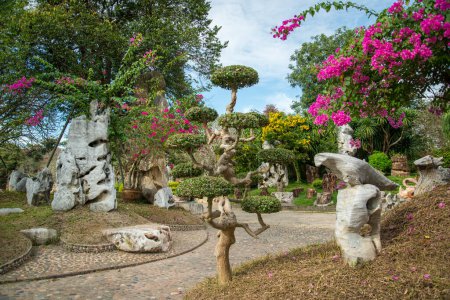 Téléchargez les photos : The Million Years Stone Park near the city of Pattaya in the Province of Chonburi in Thailand,  Thailand, Pattaya, November, 2022 - en image libre de droit