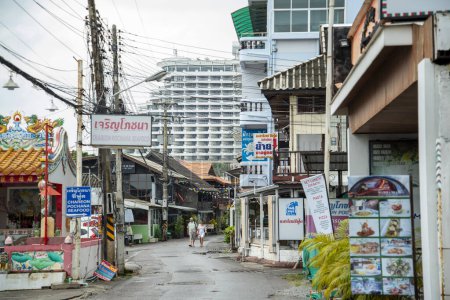 Foto de A street in the old town in the City of Hua Hin in the Province of Prachuap Khiri Khan in Thailand,  Thailand, Hua Hin, December, 2022 - Imagen libre de derechos