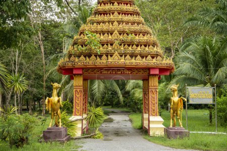 Téléchargez les photos : La grotte Wat Khao Tham Ma Rong the Tham Khao Ma Rong près de la ville de Bang saphan dans la province de Prachuap Khiri Khan en Thaïlande, Thaïlande, Bang Saphan, décembre 2022 - en image libre de droit