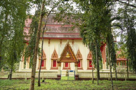 Téléchargez les photos : La grotte Wat Khao Tham Ma Rong the Tham Khao Ma Rong près de la ville de Bang saphan dans la province de Prachuap Khiri Khan en Thaïlande, Thaïlande, Bang Saphan, décembre 2022 - en image libre de droit