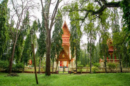 Foto de The Wat Khao Tham Ma Rong the Tham Khao Ma Rong Cave near the Town of Bang saphan in the Province of Prachuap Khiri Khan in Thailand,  Thailand, Bang Saphan, December, 2022 - Imagen libre de derechos