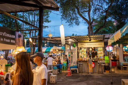 Foto de The Tamarind Weekend Nightmarket near the City of Hua Hin in the Province of Prachuap Khiri Khan in Thailand,  Thailand, Hua Hin, December, 2022 - Imagen libre de derechos