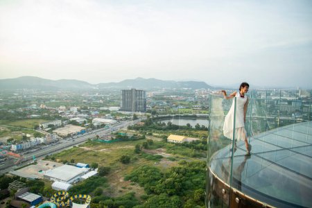 Foto de The viewpoint at the Rooftop Bar of the Hotel Holiday Inn near the City of Hua Hin in the Province of Prachuap Khiri Khan in Thailand,  Thailand, Hua Hin, December, 2022 - Imagen libre de derechos