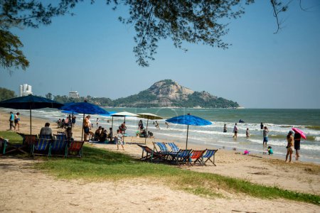 Téléchargez les photos : The Army Beach or Suan Son Pradiphat Beach near the City of Hua Hin in the Province of Prachuap Khiri Khan in Thailand,  Thailand, Hua Hin, December, 2022 - en image libre de droit