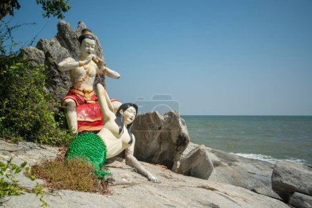 Téléchargez les photos : La plage de Khao Tao Sai Noi près de la ville de Hua Hin dans la province de Prachuap Khiri Khan en Thaïlande, Thaïlande, Hua Hin, décembre 2022 - en image libre de droit