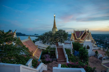 Foto de The Wat Thammikaram Mahathat Worawihan in the Town of Phrachuap Khiri Khan in the Province of Prachuap Khiri Khan in Thailand,  Thailand, Prachuap Khiri Khan, December, 2022 - Imagen libre de derechos